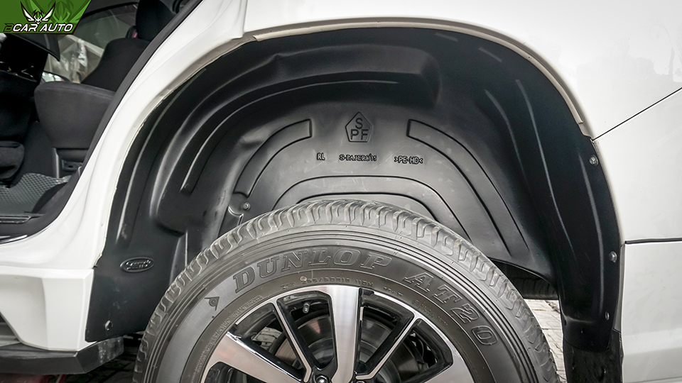 bo-chan-bun-long-ve-xe-pajero-sport-1042622
