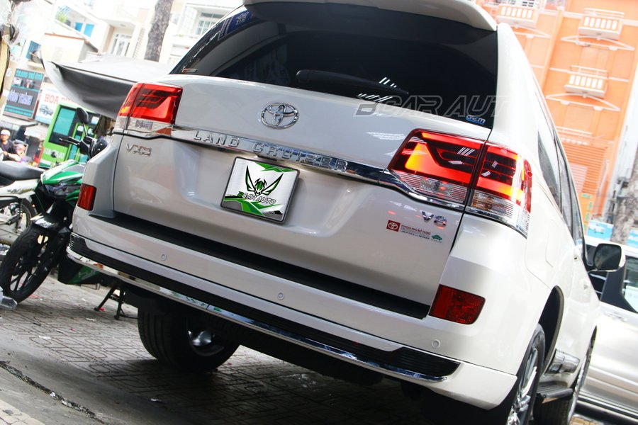 cong-dung-nep-buoc-chan-land-cruiser-7311117