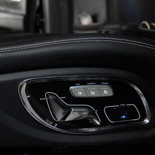 Cụm công tắc chỉnh điện kiểu Mercedes bên hông ghế Limousine Mitsubishi Outlander.