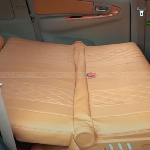 Một số thay đổi khi độ băng giữa Innova thành giường.