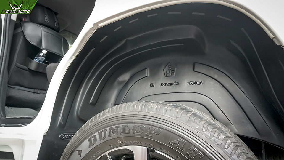 lap-chan-long-ve-cho-xe-pajero-sport-4753087