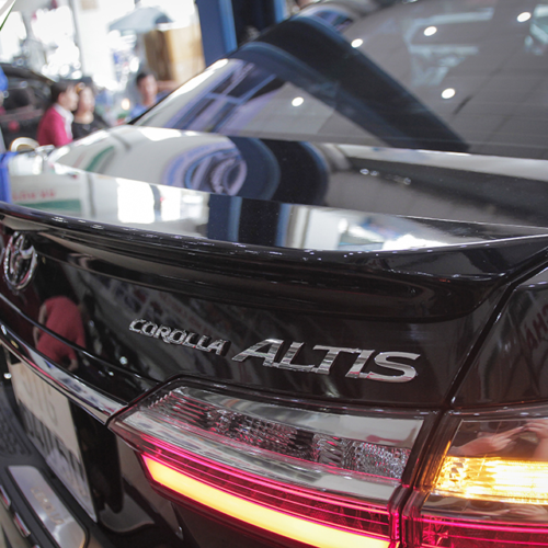 Đuôi cá xe Toyota Corolla Altis