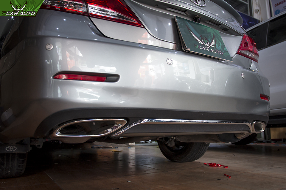 Lip chia pô xe Toyota Camry