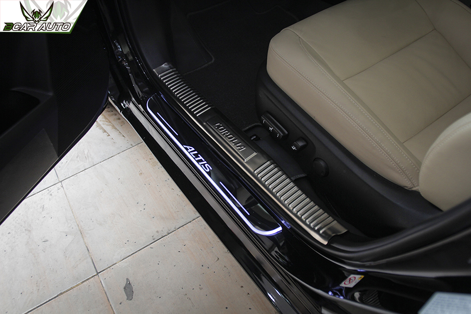 lap-nep-buoc-chan-inox-xe-altis-6438516