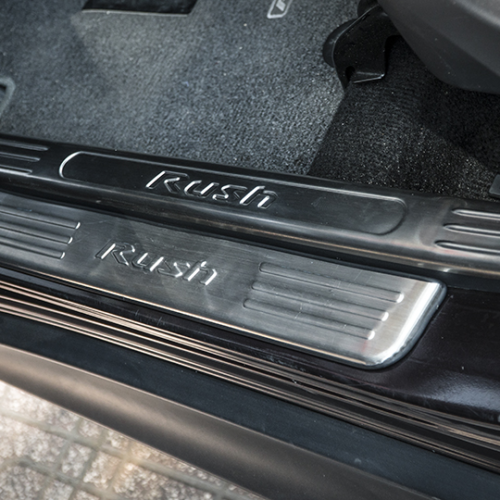 Nẹp bước chân xe Toyota Rush
