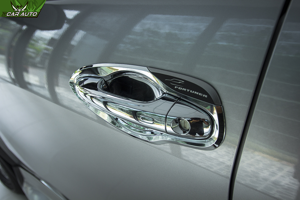 op-chen-cua-fortuner-hang-fitt-thai-lan-8859895