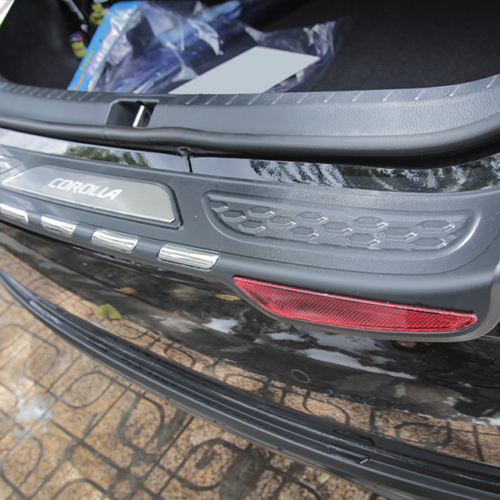 Ốp chống trầy cốp sau xe Toyota Corolla Altis