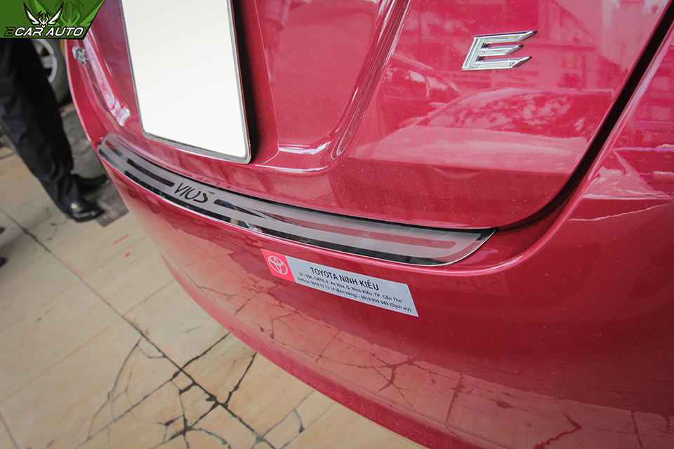 op-chong-tray-cop-sau-xe-toyota-vios-3112418