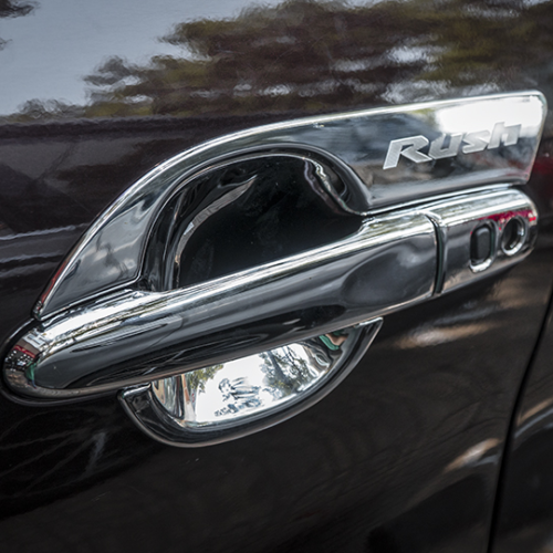 Ốp chén cửa xe Toyota Rush