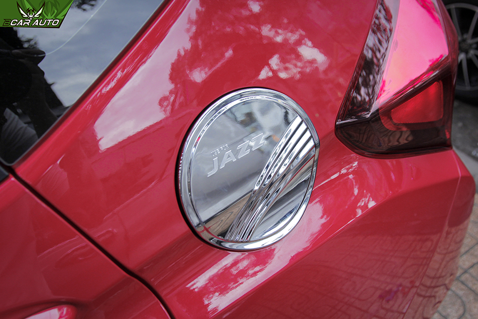 op-trang-tri-nap-binh-xang-honda-jazz-8579080