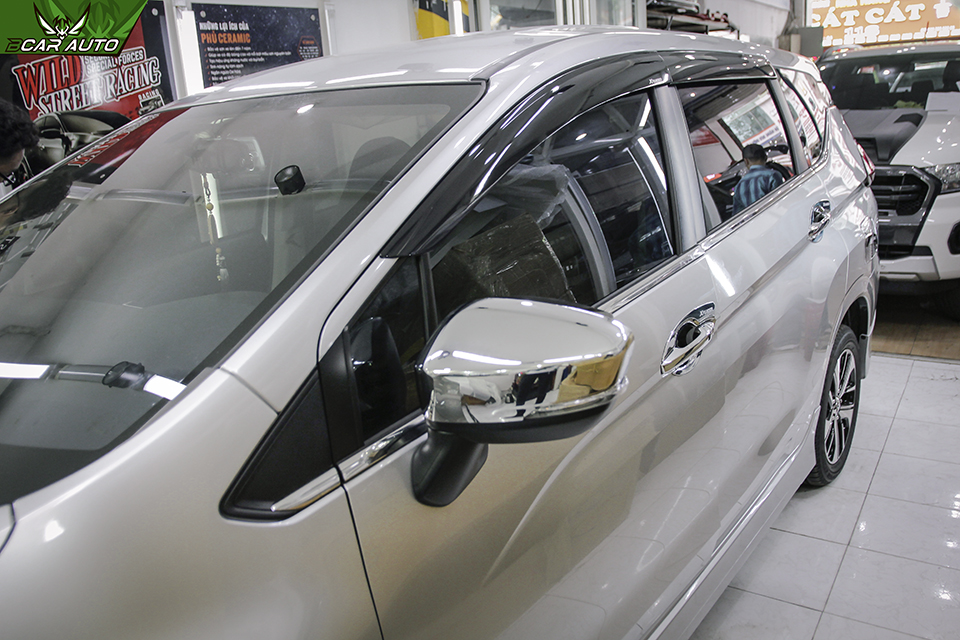 op-trang-tri-tai-guong-hau-xpander-6625675