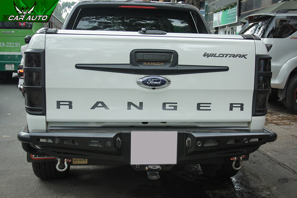 op-trang-tri-tay-mo-cop-sau-xe-ford-ranger-4499401