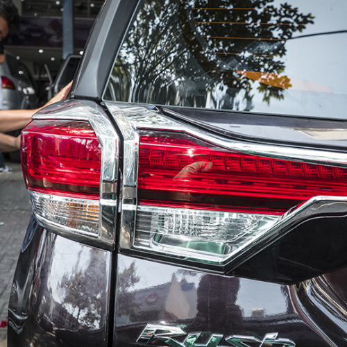 Ốp viền đèn xe Toyota Rush