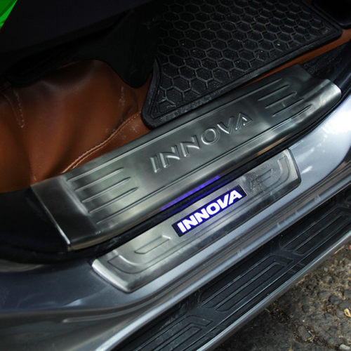 Nẹp bước chân xe Toyota Innova