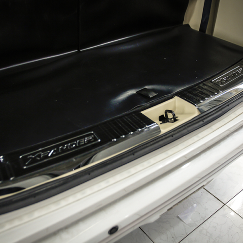 Ốp chống trầy cốp sau xe Mitsubishi Xpander