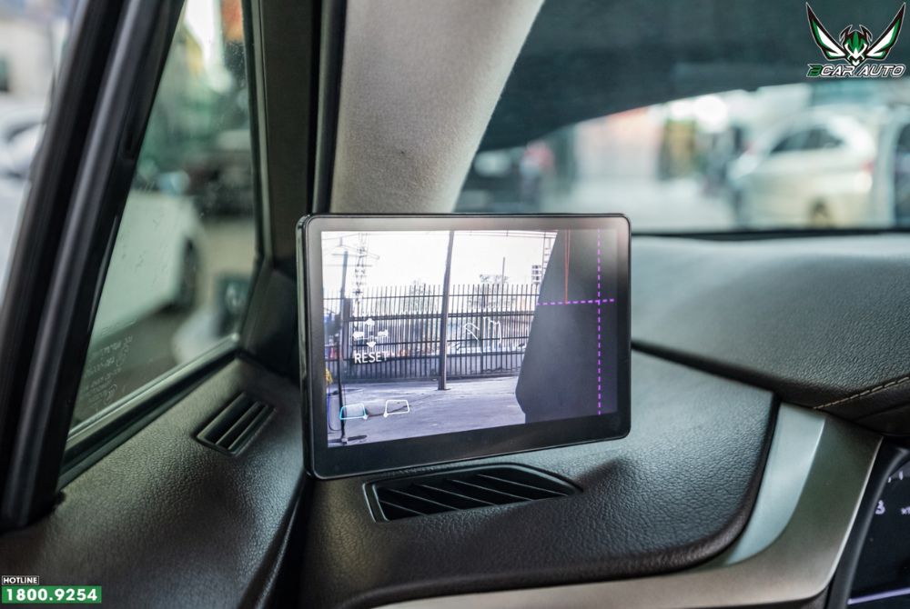 Camre toshi hỗ trợ đảo mắt khi lùi xe