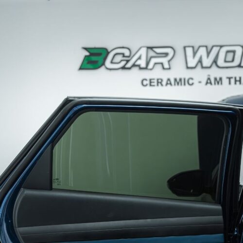 Kính xe tối hơn sau khi được dán phim 3M