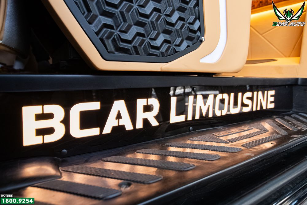 Đèn bệ bước LED Solati thiết kế tinh tế, ôm khít theo khung bệ bước chân của xe.