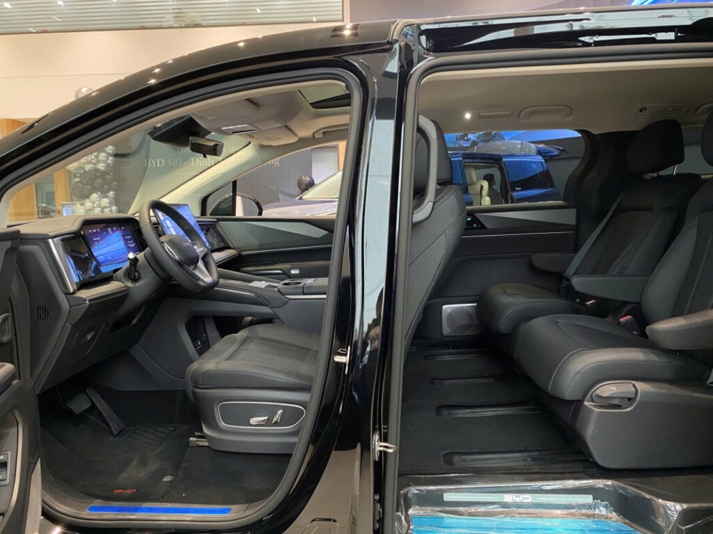 sàn vân đá đế nhôm xe BYD M9 - nội thất nguyên bản