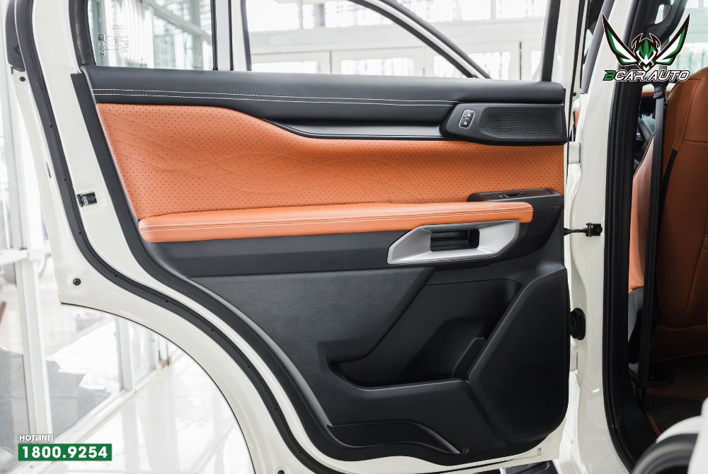 Bọc da tappi cửa xe Ford Everest tại Bcar Auto 