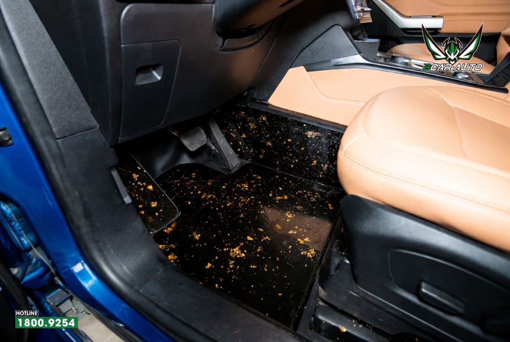 sàn carbon xe Ford Everest - chi tiết mép sàn ôm sát nội thất