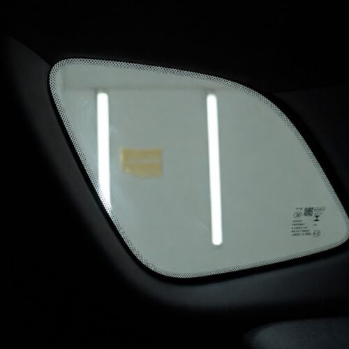 Dán phim cách nhiệt 3M Crystalline phần kính góc cửa sau xe Ford Territory