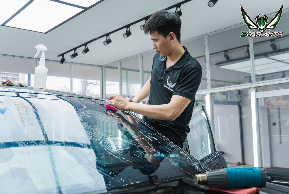 Dán phim cách nhiệt 3M Crystalline kính lái xe Ford Everest