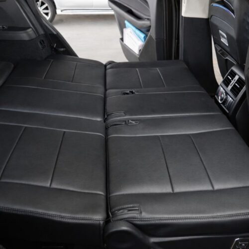 Kỹ thuật đổ mút đúc nguyên khối độc quyền của Bcar giúp ghế phẳng mịn 100%.