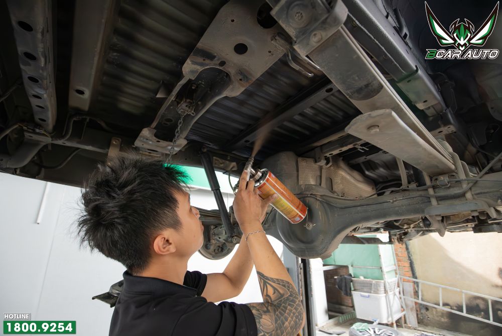 Phun xịt phủ gầm xe Ford Everest