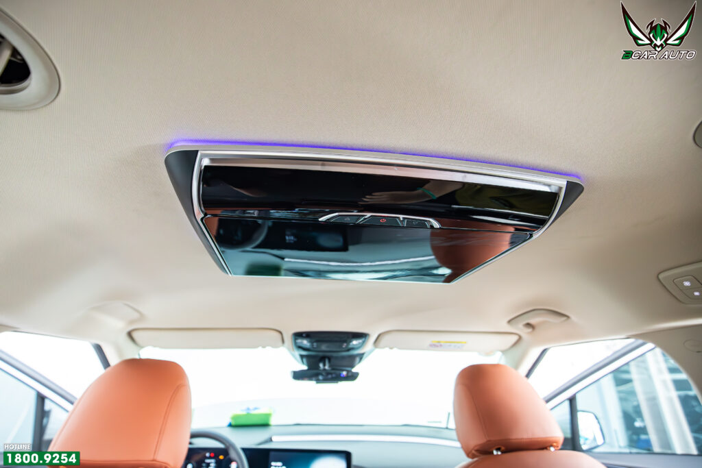 Màn hình ốp trần gập gọn sát trần xe Ford Everest
