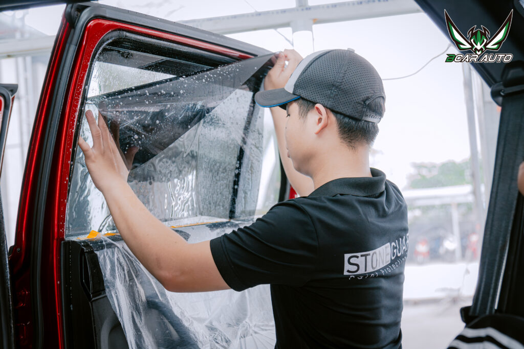 Dán phim cách nhiệt 3M kính phụ xe Ford Everest