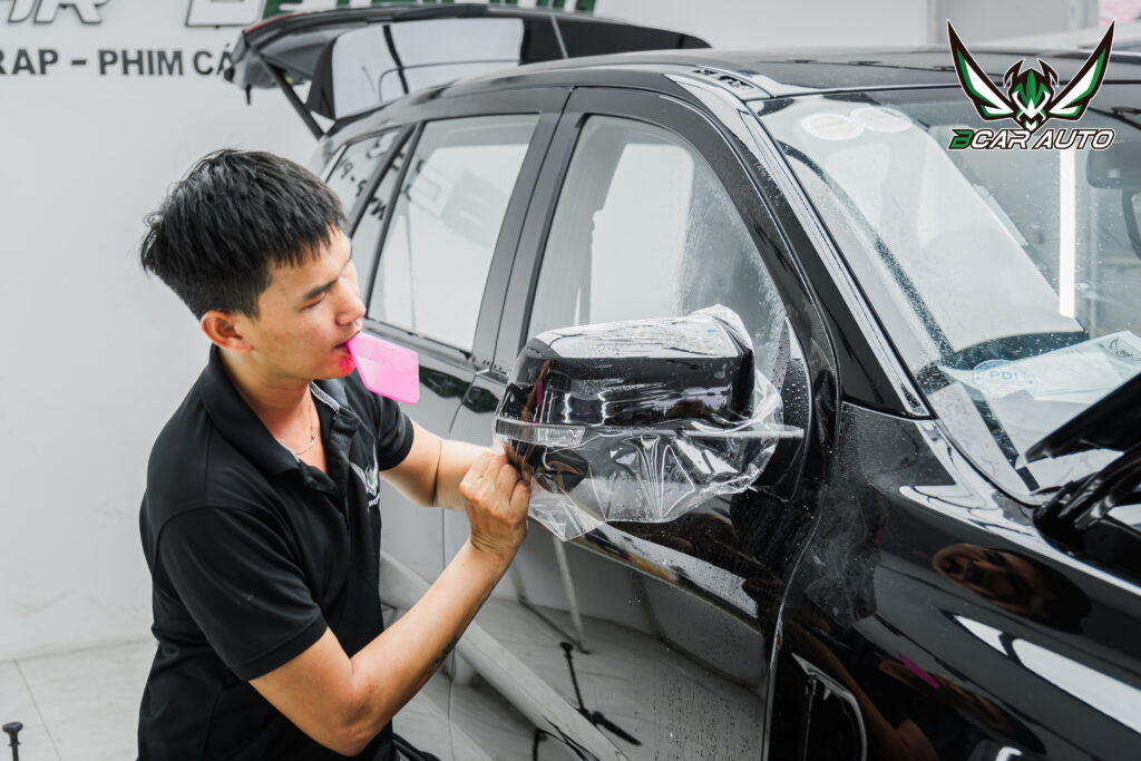Dán PPF gương chiếu hậu xe Ford Everest 
