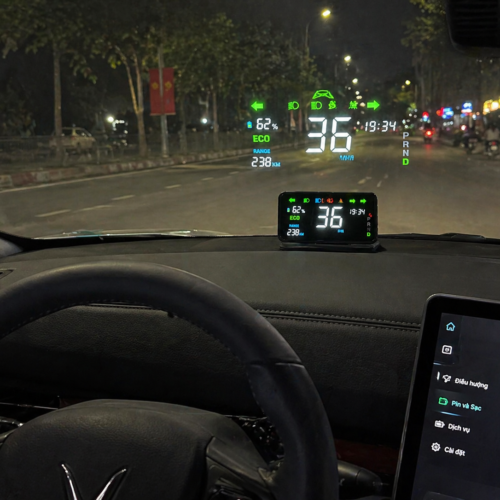 Hub kính lái VF7 hiển thị thông số rõ nét