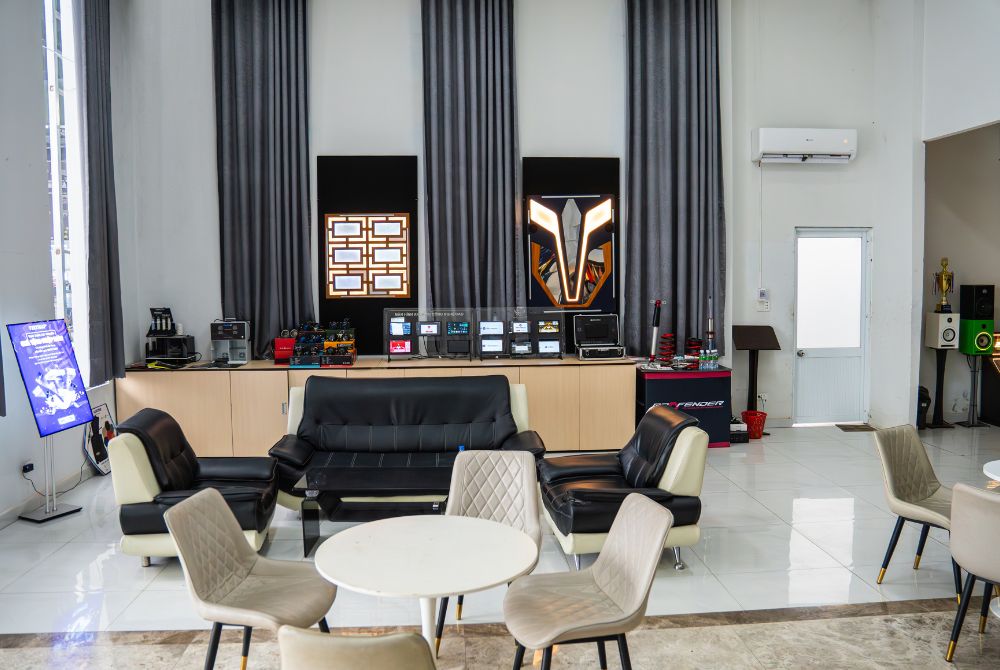 Phòng chờ tiếp khách rộng rãi tại Bcar Auto