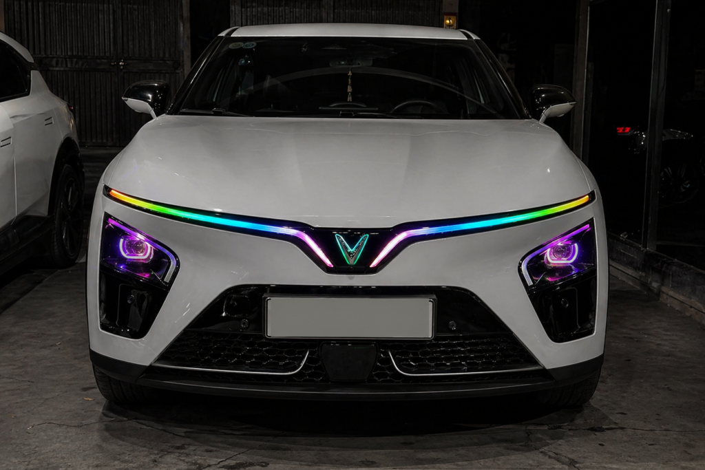 Cận cảnh dải LED cánh chim VF7 phía trước sau khi hoàn thiện