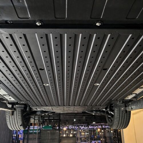 Tấm ốp bảo vệ pin VF7 làm bằng hợp kim nhôm