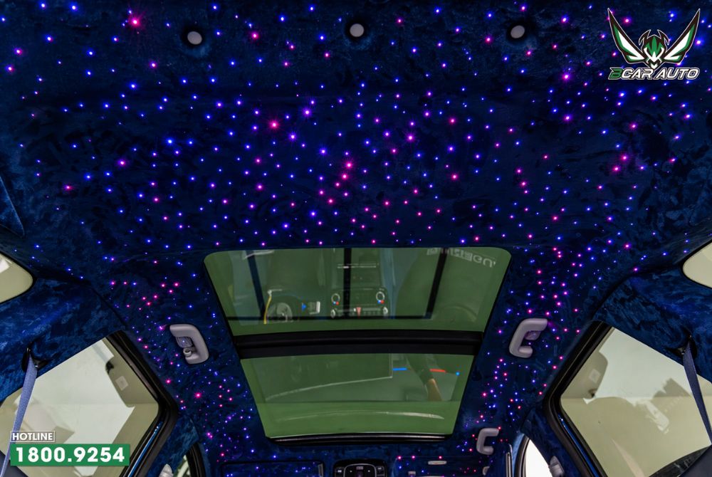 Kết hợp trần sao rơi trên nền da lộn Alcantara màu xanh