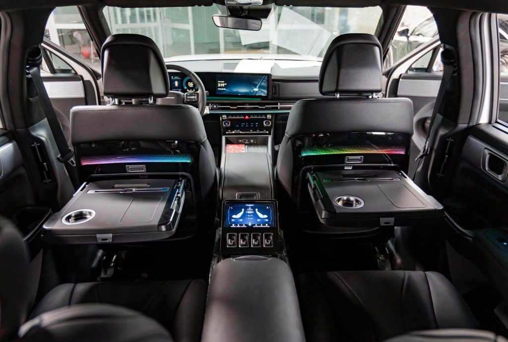 Bàn làm việc ốp lưng ghế Mercedes GLS 63 đồng bộ nội thất