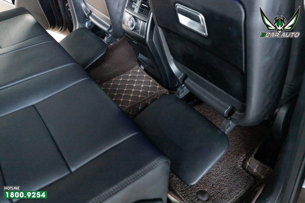 Bệ gác chân đồng bộ cho hàng ghế sau Mercedes GLS 63, thiết kế gập mở tiện nghi