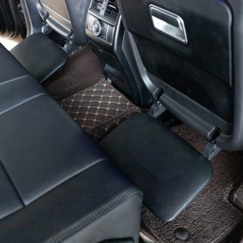 Bệ gác chân đồng bộ cho hàng ghế sau Mercedes GLS 63, thiết kế gập mở tiện nghi