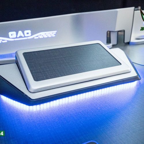 Bề mặt vân vải tạo chiều sâu và tăng tính thẩm mỹ cho khoang xe.