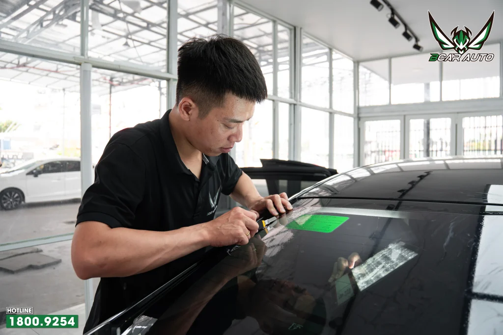 Dán phim CR60 cho kính lái Honda Civic