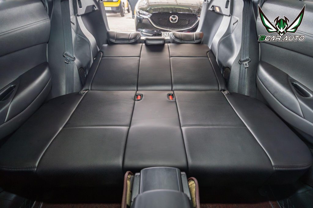Ghế Toyota Cross khi chỉnh ngả phẳng hoàn toàn