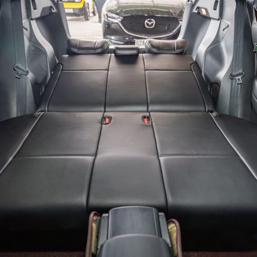 Ghế Toyota Cross khi chỉnh ngả phẳng hoàn toàn