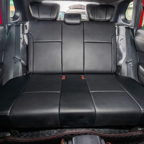 Mẫu ghế ngả thành giường cho Toyota Cross dạng liền băng