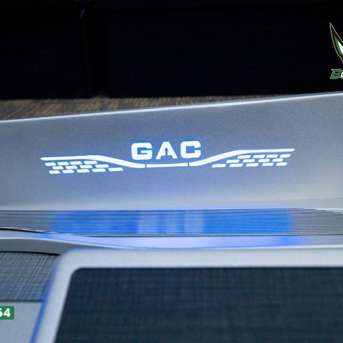 nep led buoc chan gac m8