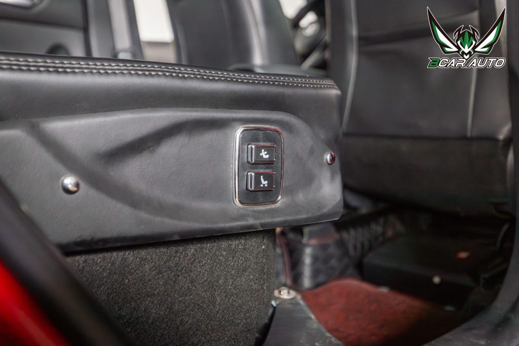 Ốp công tắc bên hông ghế Toyota Cross