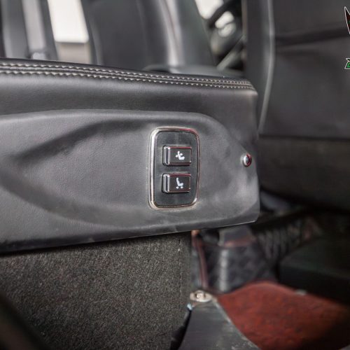 Ốp công tắc bên hông ghế Toyota Cross