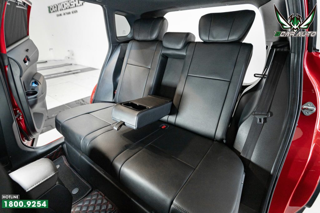 Tích hợp bệ tỳ tay trên lưng ghế Toyota Cross